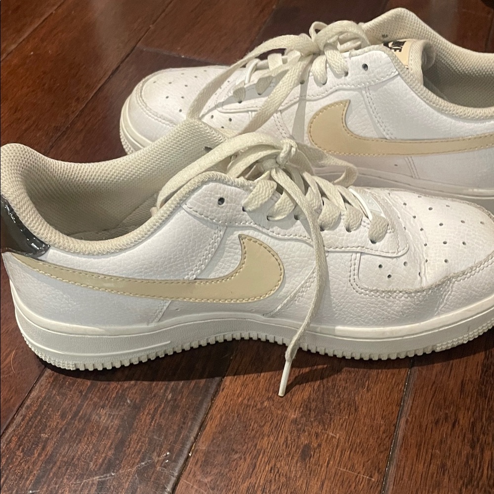 Nike White and Tan Sneakers - Picture 7 of 8